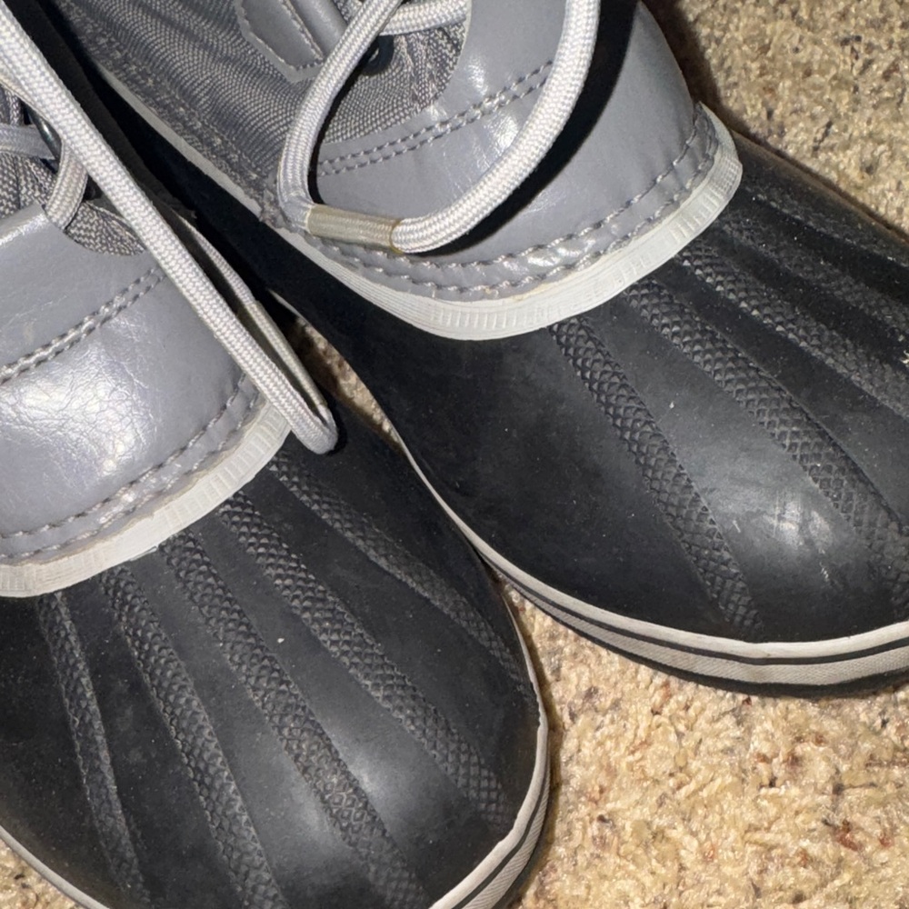 Sorel Gray and Black Boots with White Lining - Picture 5 of 8